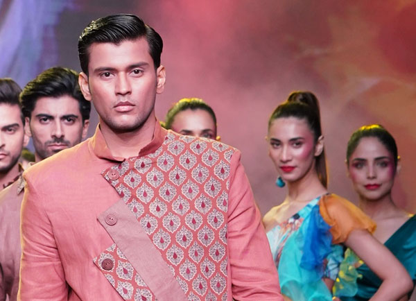 Diploma in Fashion Design &amp; Apparel Merchandising