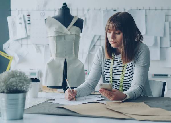 Read more about the article About Fashion Design Degree and Diploma course